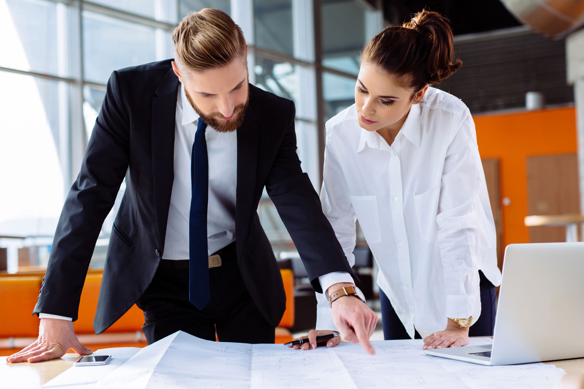 Ищу помощника для работы. Требуется помощник. Помощником в ней так. Помощником в ней так. Как пишется помощник или.